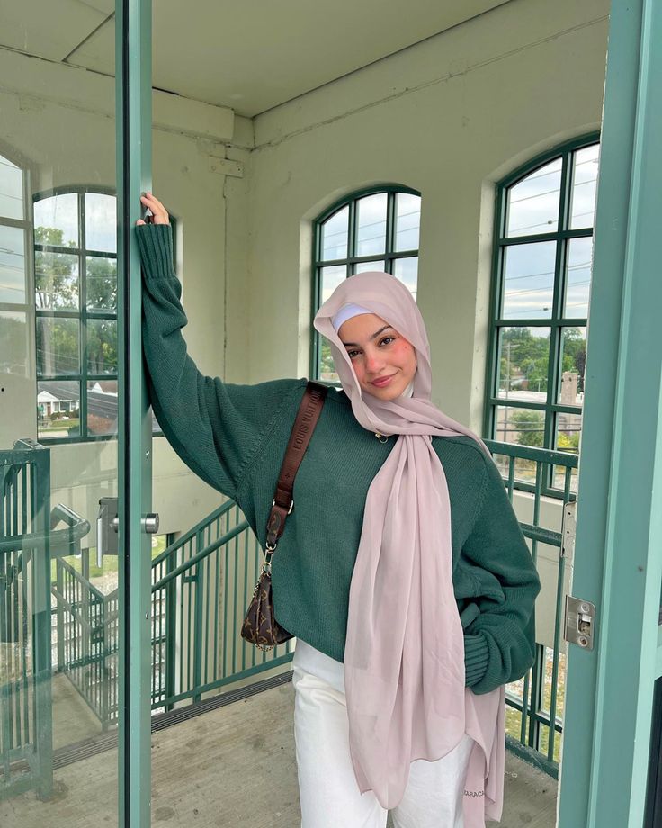 Western Hijab Style, Green Ootd Hijab, Hijabi Wardrobe, Hijabi Summer, Hijab Trend, Hijab Fits, Hijab Fashion Summer, Estilo Hijab, Modest Casual Outfits