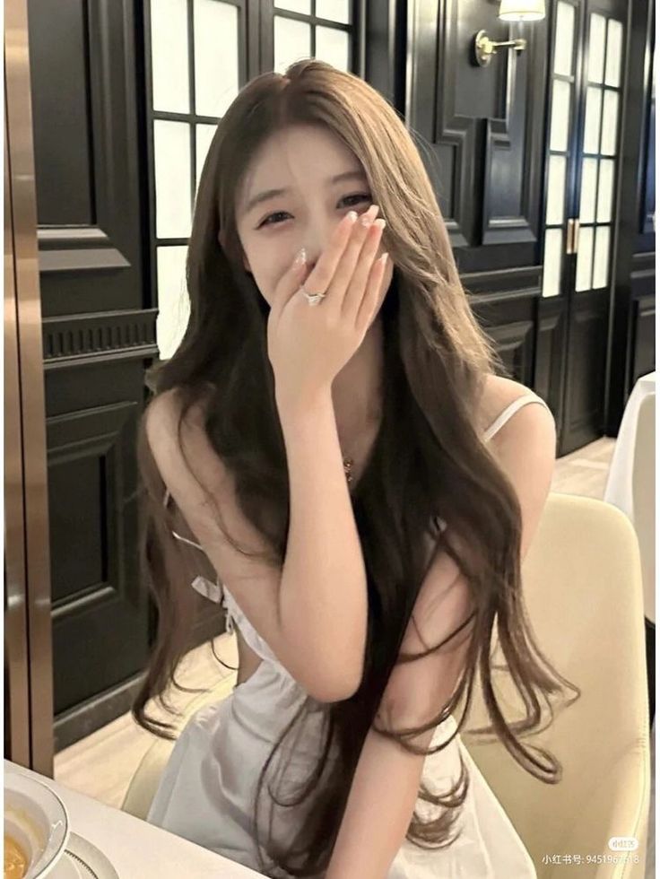 Brown Hair Korean, Ash Brown Hair Color, Ash Brown Hair, Uzzlang Girl, Inspirational Celebrities, Korean Hairstyle, Pretty Selfies, Brown Hair Colors, Aesthetic Hair