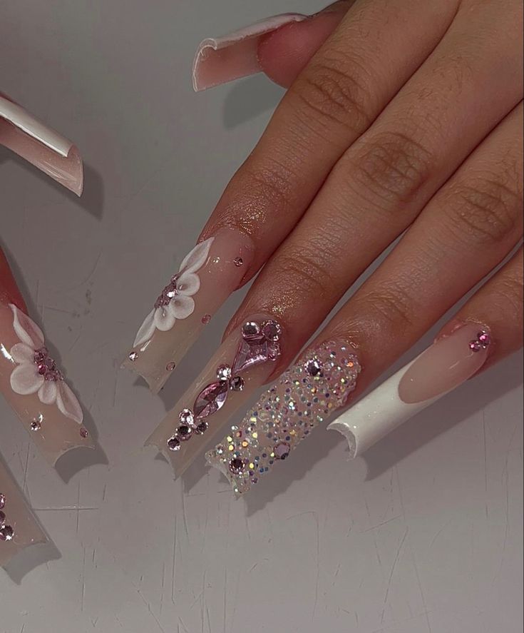 Easy Nail Art Tutorial, Pink And White Nails, Quince Nails, Quinceanera Nails, Emerald Nails, Girly Acrylic Nails, French Tip Acrylic Nails, Simple Acrylic Nails, French Acrylic Nails