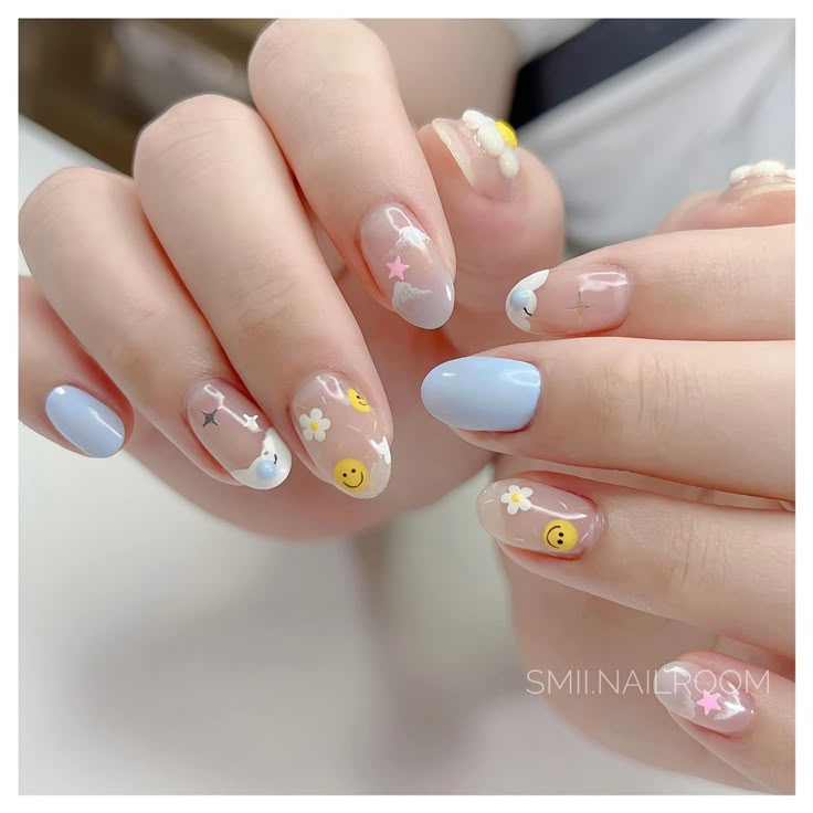 Seventeen Inspired Nails Kpop, Seventeen Kpop Nails, Seventeen Nails Ideas, Svt Nails Design, Carat Nail Art, M On Nails, Seventeen Nails Designs, Svt Inspired Nails, Seventeen Nail Art Kpop