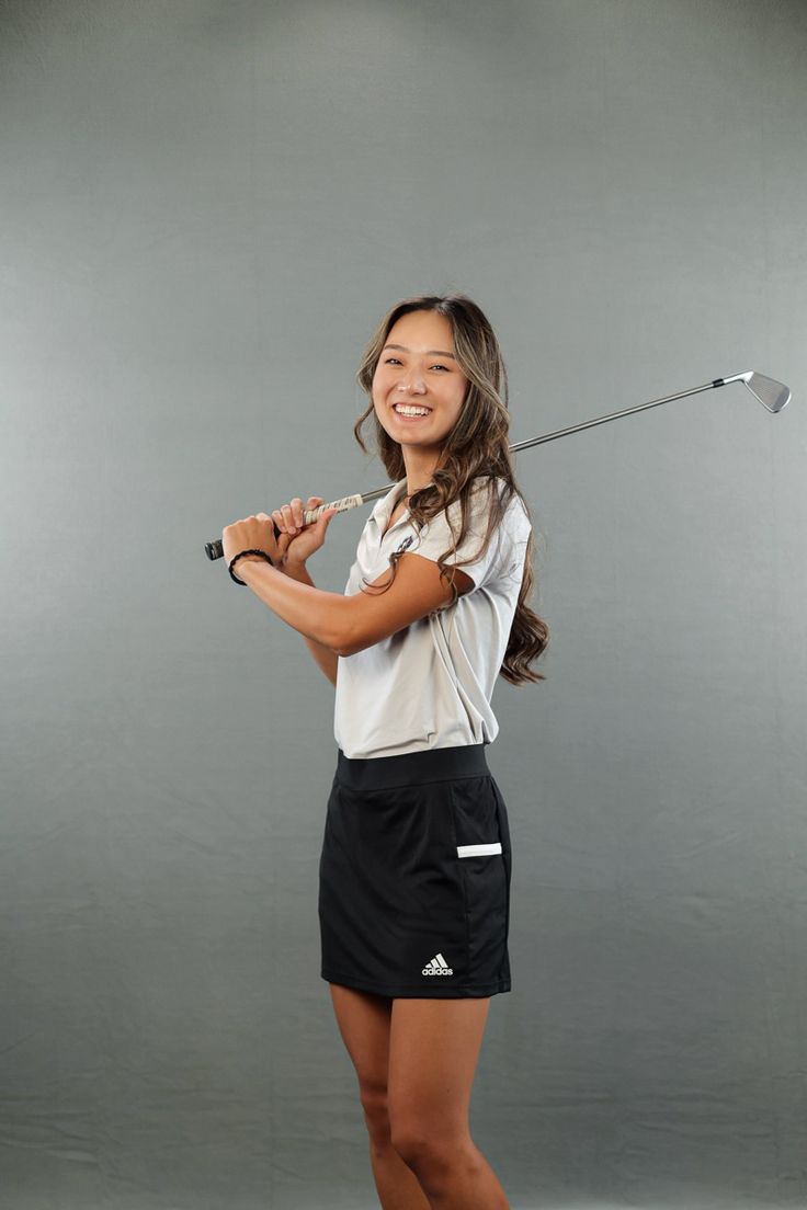 Golf photos, media day poses, poses with friends, golf media day, golf outfits, weber state golf, media day hair ideas Golf Media Day Poses, Golf Poses Photo Ideas, Golf Picture Ideas, Golf Portraits, Golf Poses, Golf Senior Pictures, Golf Photoshoot, Media Day Poses, Sport Poses