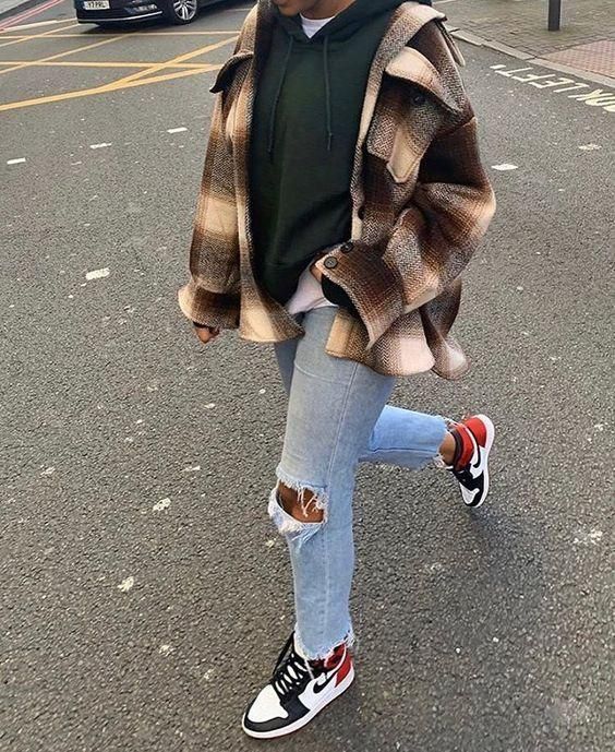 Look Hip Hop, Air Jordan 1 Outfit Women, Outfits With Jordan 1s Fashion Styles, Grunge Outfits 90s, Look 80s, Baggy Jeans Outfit, Jacket Shirt, Jordan 1s, Woven Jacket