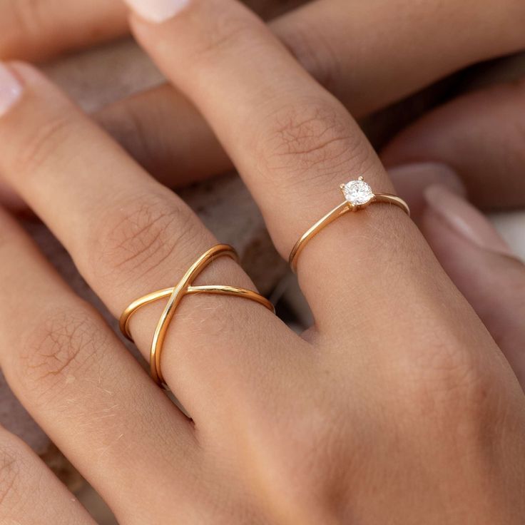 Cross Ring Design, Gold Criss Cross Ring, Cross Over Ring, Gold Finger Rings Indian Traditional, Minimalist Ring Design, Minimal Gold Ring Design, Classic Ring Design, Simple Ring Designs Gold, Gold Engagement Rings Indian