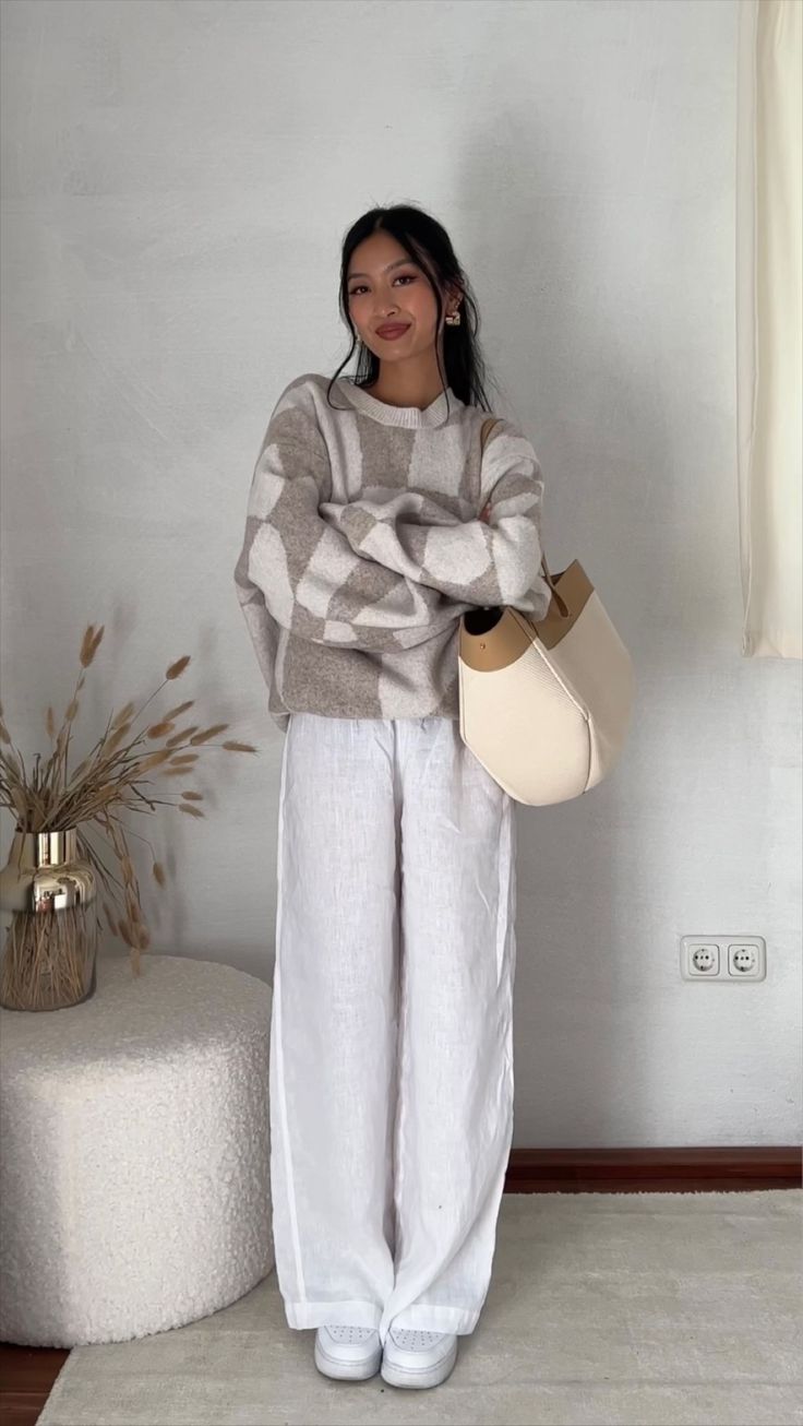 Winter First Date Outfit, First Date Outfit Ideas, First Date Outfit, Date Outfit Ideas, Linen Pants Outfit, Cold Fashion, Modest Casual Outfits, First Date Outfits, Cosy Outfit