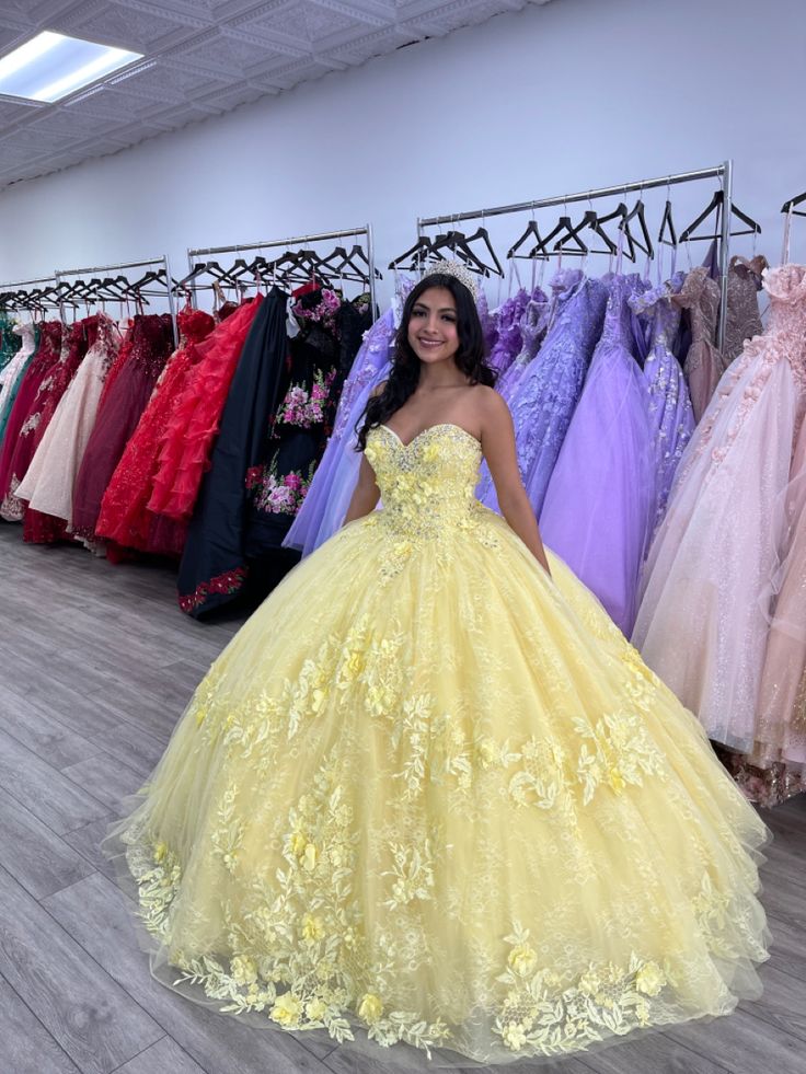 Quiencera Dresses Yellow, Light Yellow Ball Gown, Yellow Damas Dresses, Sweet 16 Yellow Dresses, Yellow Theme Quinceanera, Yellow Debut Gown, Qinsenara Dresses Yellow, Orange 15 Dresses Quinceanera, Yellow And White Quinceanera Dress