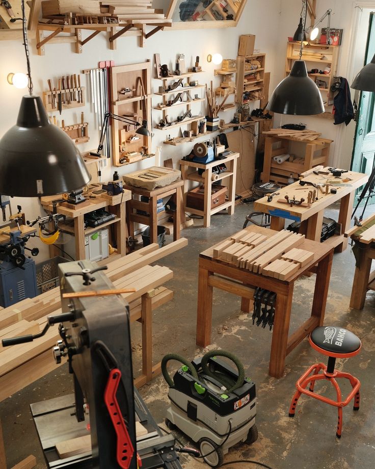 a room filled with lots of workbenches and tools in it's center