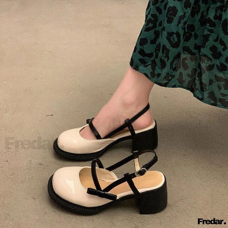 Fredar - Mary Jane Chunky Heeled Sandals with Ankle Strap and Leather Detailing Sepatu Loafers, Mary Janes Platform, Mary Jane Platform Shoes, Dr Shoes, Woman Casual, Elegant Sandals, Funky Shoes, Platform Mary Janes, Mode Kpop