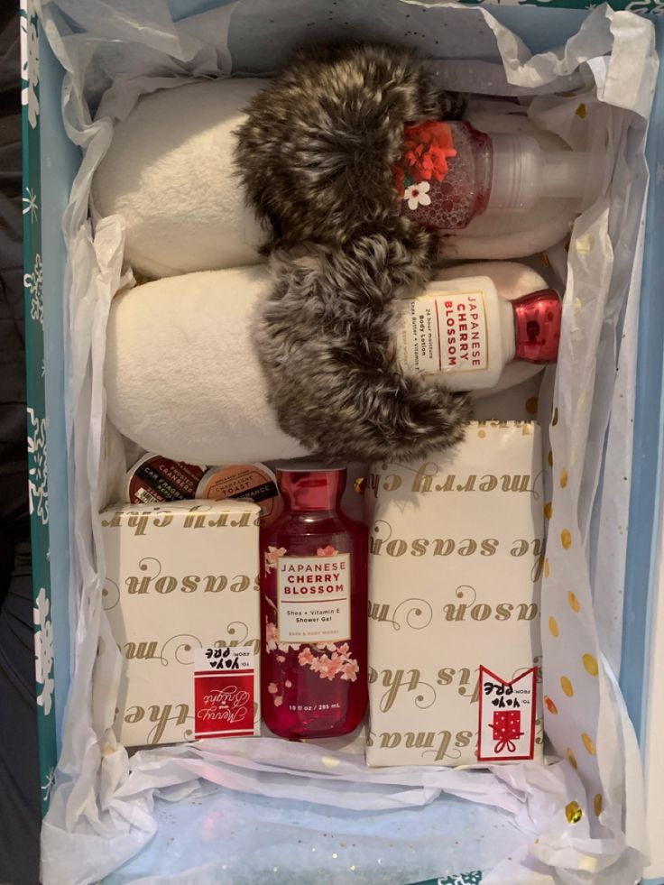 the contents of a christmas gift set in a box