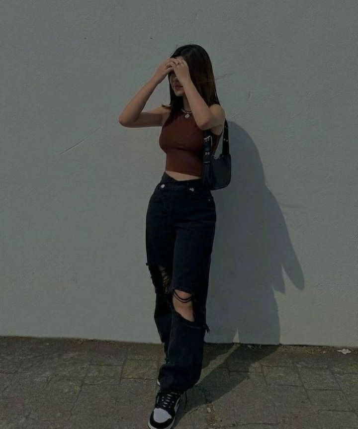 Brown Outfit, Cute Selfies Poses, Simple Trendy Outfits, Street Outfit, Models Off Duty, Teenage Fashion Outfits, Edgy Outfits, Dark Fashion, Black Outfit