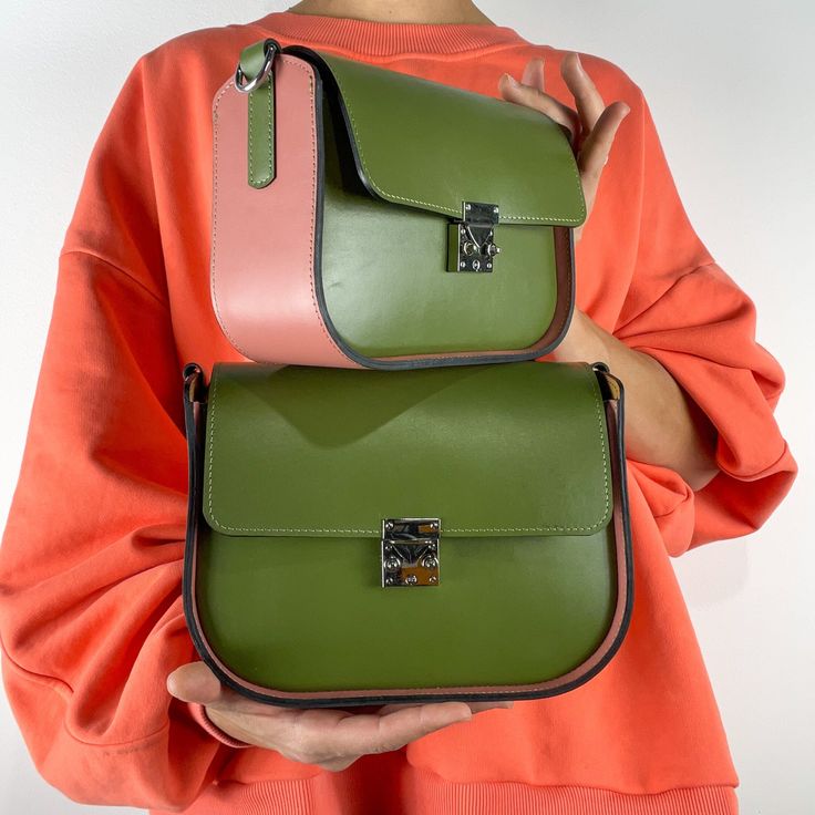 This bag, like all the others, uses our original ideas and handicrafts  Our quality is always higher than the price, see for yourself. One of the variations of the popular saddle bag model for women. Made of smooth high quality Italian Mastrotto leather in an organic combination of olive green and pink. Eco leather lining (inside). Luxurious quality. One spacious interior compartment with a zip closure. Inside there is a pocket for your phone and small items. Comes with a comfortable, wide 120 c Trendy Leather Bags, Leather Saddle Bags, Popular Bags, Bag Model, Bag Green, Green And Pink, Saddle Bag, Shoulder Tote, Green Bag