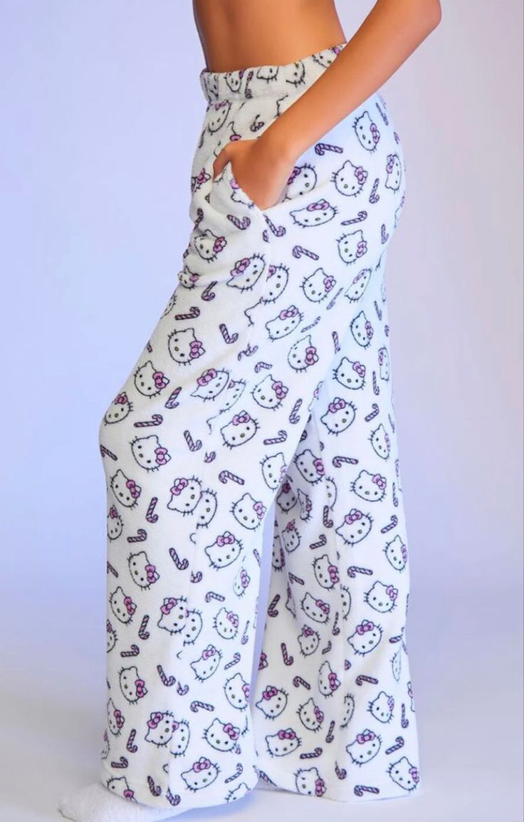 Hello Kitty Pajama Pants, Shein Fashion, Kitty Clothes, Hello Kitty Clothes, Hello Kitty Friends, Hello Kitty Accessories, Cute Pajama Sets, Cute Pajamas, Hello Kitty Items