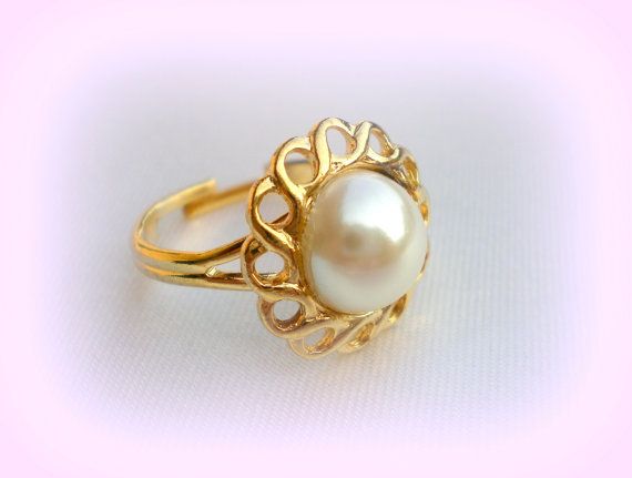 Pearl Ring Design, Ring Cheap, Cheap Ring, Pearl Rings Vintage, Diamond Ring Wedding, June Birthstone Ring, Pearl Jewelry Design, Gold Pearl Ring, Gold Jewelry Stores