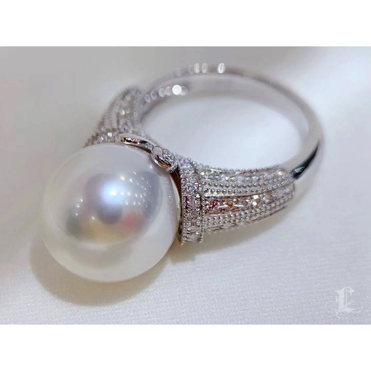 Highline: Aurora Classic Luxury Ring Product Information OriginSouth Sea Pearl Jewelry Processed in Japan MaterialSouth Sea Pearl, 18k Gold, and Natural Diamonds DimensionsCustom Pearl Shaped: Round Size: 13.1 mm Quality: AAAA Nacre: Very Thick Color: White Luster: Aurora Accessories Metal: 5.6 g of 18k White Gold Other: 0.79 ct of SI Quality Natural Diamonds South Sea Pearl Necklace, South Sea Pearls Earrings, Luxury Ring, Golden South Sea Pearls, Precious Gemstones Jewelry, Luxury Rings, Sea Pearl, Metal Accessories, Pearl Types