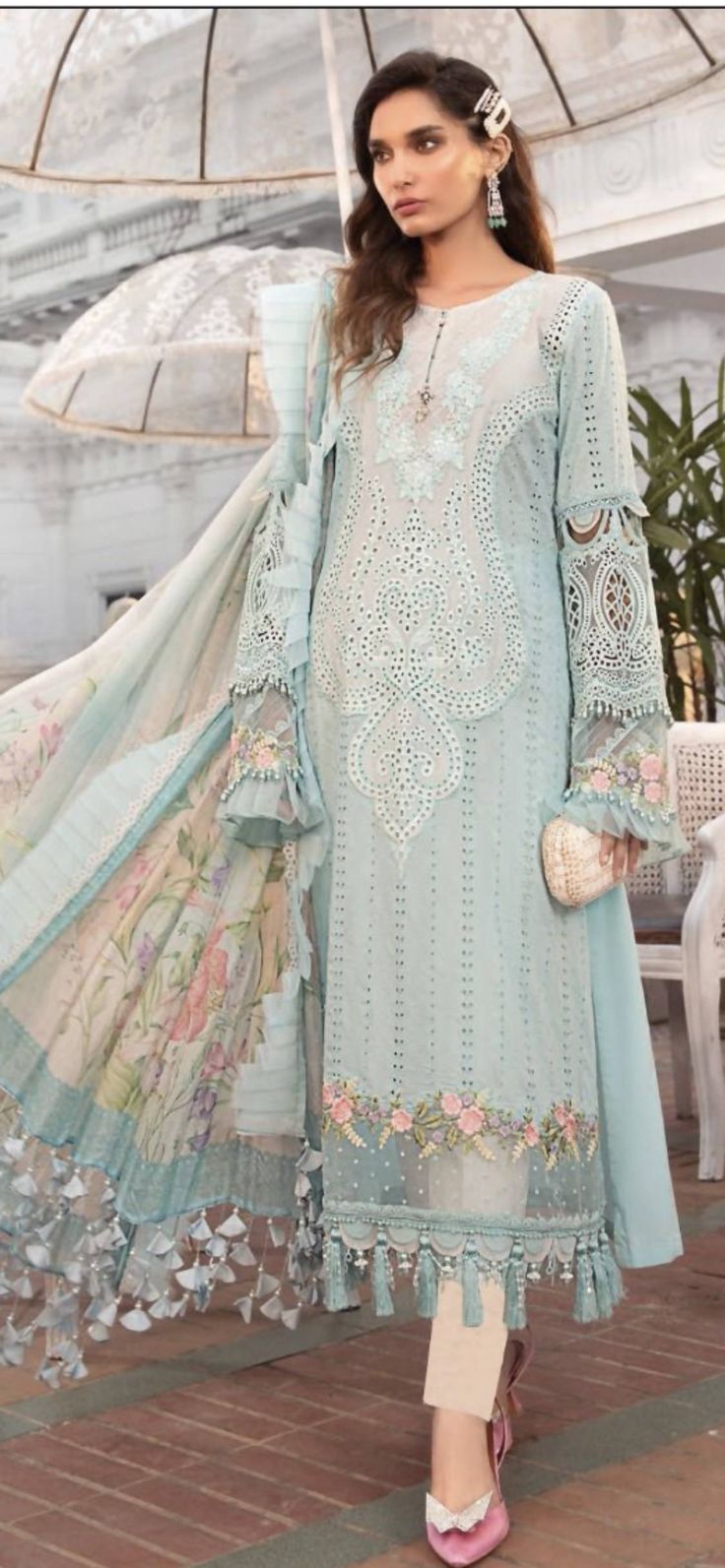 Fully embroidered cambric cotton suit with pearls, sequins, dorri work and a neckline with a crystal border. Maria B Lawn, Embroidered Organza Dress, Pakistani Designer Suits, Organza Sleeves, Maria B, Lawn Suits, Pakistani Dress Design, Pakistani Suits, Pakistani Outfits