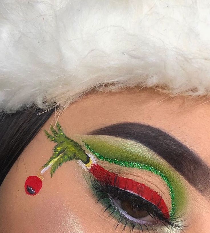 Grinch Eye Makeup, Grinch Inspired Makeup, Grinch Makeup Looks, Grinch Eyeshadow, Christmas Inspired Makeup, Christmas Eyeliner, Nightmare Before Christmas Makeup, Holiday Eye Makeup, Xmas Makeup