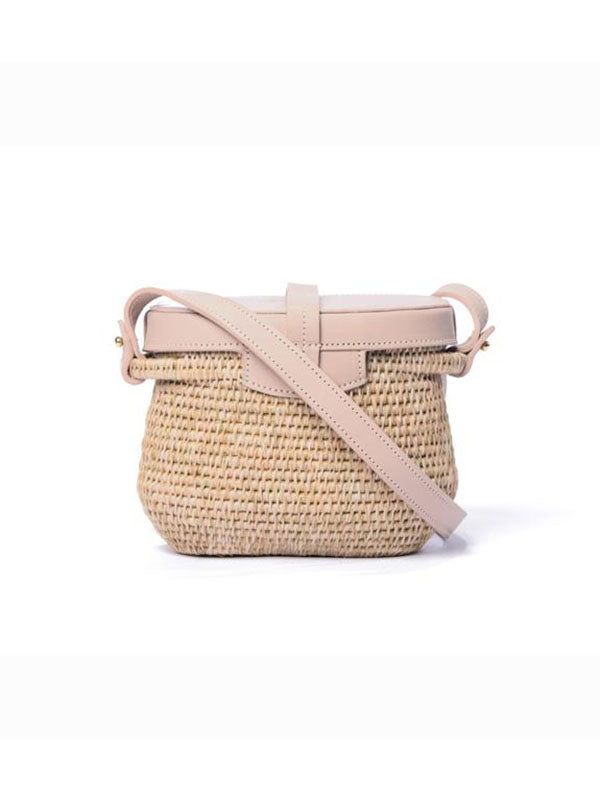 The Jabu Basket Bag in romantic pink quartz is sturdy, versatile and timeless. Handwoven in Eswatini, this woven basket bag is made from lutindzi grass – indigenous to Eswatini – and locally grown sisal fibre. The bag features a cuoio pink leather lid, gold hardware and hand carved cow horn details. Perfect for weddings, travelling, or an every day spring/ summer handbag. Beige Straw Bag With Woven Leather Top Handle, Chic Handwoven Natural Fiber Bucket Bag, Natural Jute Top Handle Bucket Bag, Elegant Natural Fiber Shoulder Bag In Natural Color, Chic Handwoven Natural Bucket Bag, Woven Basket Bucket Bag In Natural Color, Beige Handwoven Top Handle Bucket Bag, Chic Natural Handwoven Bucket Bag, Natural Woven Basket Bucket Bag