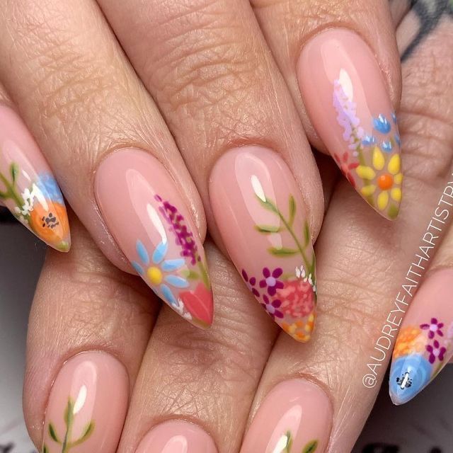 Nail Art Spring Flowers, Flower And Leaf Nails, Bright Floral Nail Designs, Floral Nails 2024 Trends, Spring Cute Nails, Stilleto Nails Flowers, Almond Nails Floral Design, May Flowers Nails, Easter Floral Nails