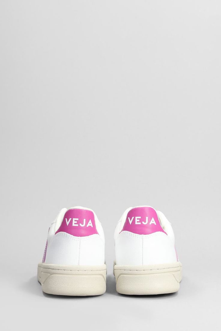 V-10 W II Sneakers in white leather, round toe, laces, side leather logo , logo back, recycled rubber sole, 100% leather, Made in BrazilGender: WomenMaterial: LEATHERColor: WHITEMade in: BRProduct ID: 403691_VW0703676A*Import tax/duty will be calculated at checkout (If applicable) Pink Leather Sneakers With Logo Print, Spring Low-top Sneakers With Logo, Spring Low-top Sneakers With Logo Print, Spring Sneakers With Logo Print, Veja V 10, Recycled Rubber, Leather Logo, New Man, Sale Design