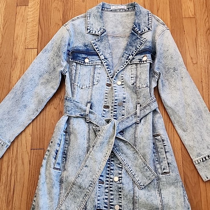 Brand New Denim Trench Coat With Belt, Nice Denim Wash And Stretchy. ( Jean Jacket Coat) Super Stylish! Measurement: Pit To Pit: 20.5 " Waist: 40" Back Shoulder To Shoulder: 21" Length: 50.5" Sleeve Length: 23" Zara Tweed, Denim Trench Coat, Grey Trench Coat, Hooded Trench Coat, Coat With Belt, Raincoat Jacket, Trench Jacket, Hooded Raincoat, Belted Trench Coat