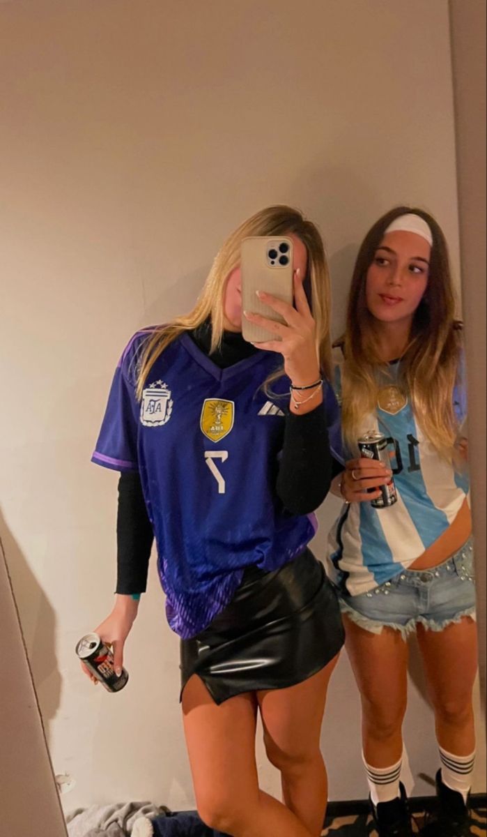 Outfit Argentina Bariloche, Outfit Bizarro, Outfit Bizarro Bariloche, Bariloche Outfits, Night Dress, Clothing Items, Halloween Costumes, Football, Clothes