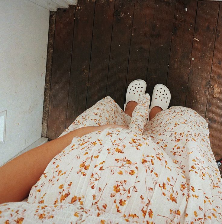 Whit crocs, white floral maternity dress 6 Month Baby Bump, 6 Month Bump, 18th Birthday Party Outfit, 7 Month Baby, 5 Month Old Baby, Belly Bump, Taehyung Wallpaper, Birthday Party Outfits, 18th Birthday Party