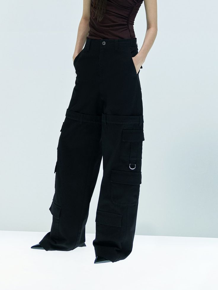 MO&Co. Women's Paneled Detail Cargo Pants Crafted from high-quality cotton fabric, they feature a relaxed straight cargo silhouette that provides plenty of room for movement. The multi-pocket design adds functionality and practicality, while the unique panel details at the knees incorporate the design style of the Coperni brand. Features : - Relaxed straight cargo silhouette- Zip fly, multi-pocket design- Unique paneled details at the knees Code: MBD3PAT014The back length of size S is 106cmMATER Techwear Wide Leg Cargo Pants With Patch Pockets, Techwear Wide Leg Bottoms With Patch Pockets, Utility Wide Leg Trousers With Multiple Pockets, Techwear Wide Leg Cargo Pants With Multiple Pockets, Wide Leg Techwear Cargo Pants With Multiple Pockets, Utility Wide-leg Pants With Multiple Pockets, Black Cotton Wide Leg Pants With Cargo Pockets, Techwear Full Length Cotton Cargo Pants, Baggy Wide-leg Cargo Pants