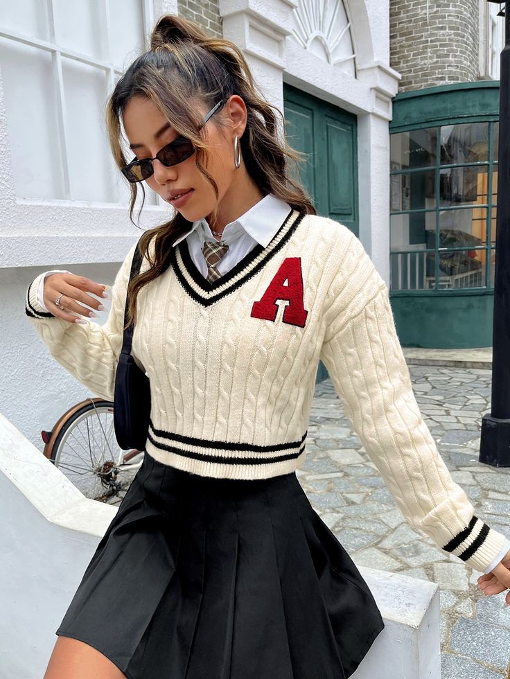 Sandal Tali, Preppy Mode, Adrette Outfits, Stile Preppy, Chique Outfit, Pullover Outfit, Mode Chic, Modieuze Outfits, Looks Chic