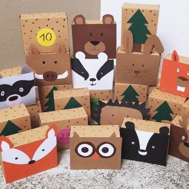 there are many small boxes that have animals on them, all made out of cardboard