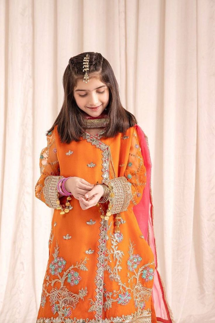 Maryum N Maria Kids Pakistani Suit Pakistani Kids Dresses, Mehndi Dress, Organza Shirt, Wedding Branding, Embroidered Organza, Pakistani Dress, Pakistani Wedding Dresses, Organza Dupatta, Kids Collection