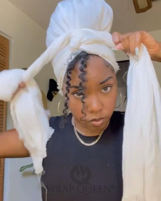 Head Wrap Straight Hair, African Female Hairstyles, Half Up Half Down Hair With Head Wrap, White Head Wrap Outfit, Headwrap With Bangs, High Bun Head Wrap, White Headwrap Black Women, Headwrap Aesthetic, Outfits With Headwraps