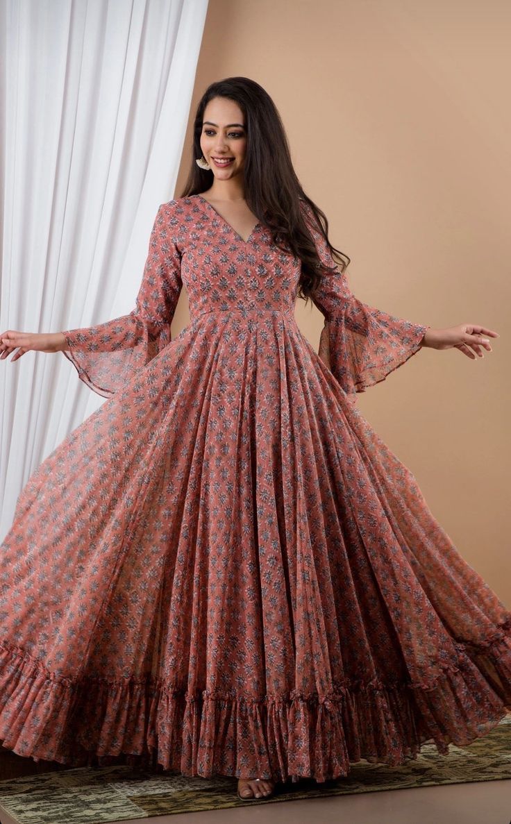 Printed Long Frocks, Simple Frock Design, Long Frock Designs, Long Gown Design, Simple Frocks, Long Dress Design, Fancy Dresses Long, Long Frocks, Designer Dresses Casual