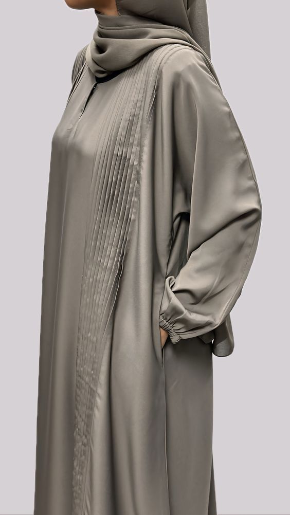 The color is very nice I order XXL and the highlights is exactly fit but the shoulder is quite wide the material is good Elegant Abaya Designs, Abaya Designs Dubai, Luxury Abaya, Islamic Modesty, Casual Abaya, Modern Abaya, Abaya Fashion Dubai, Abaya Outfit, Abaya Black