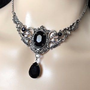 Goth Victorian Wedding, Gothic Antique, Ornate Necklace, Goth Victorian, Fan Necklace, Goth Accessories, Wire Wrapped Jewelry Tutorials, Gothic Chokers, Onyx Crystal