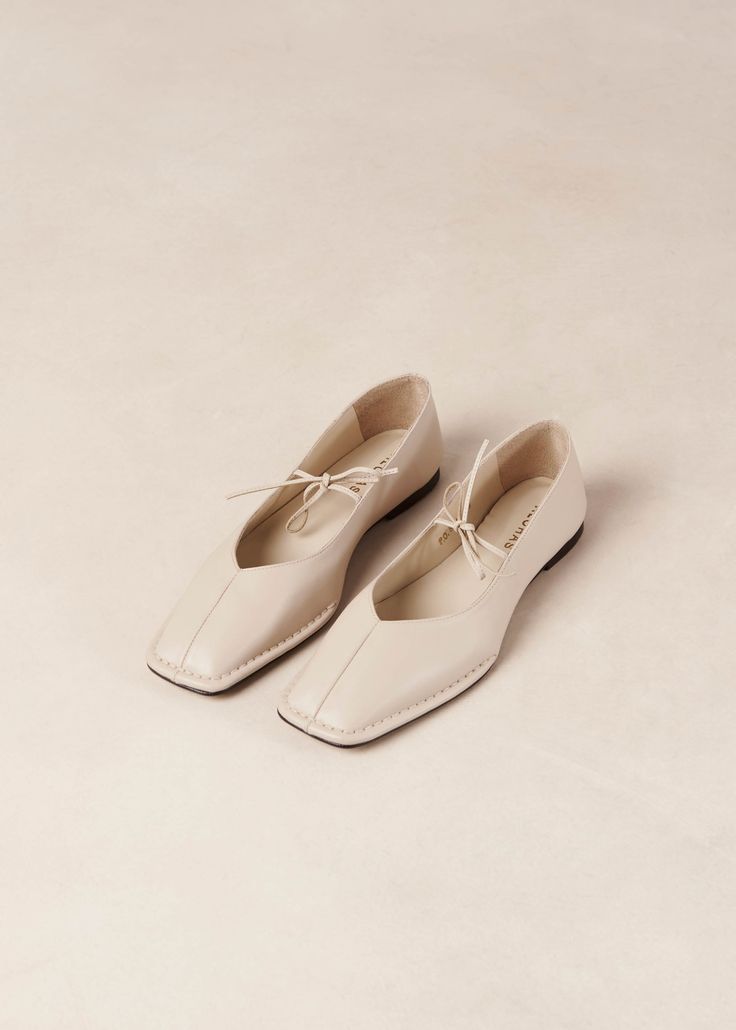 Sway Cream Leather Ballet Flats | ALOHAS Cream Ballet Flats, Simple Maxi, Finnish Fashion, Simple Pearl, Vegan Boots, Sustainable Leather, Color Crema, Bow Flats, Weekender Tote Bag