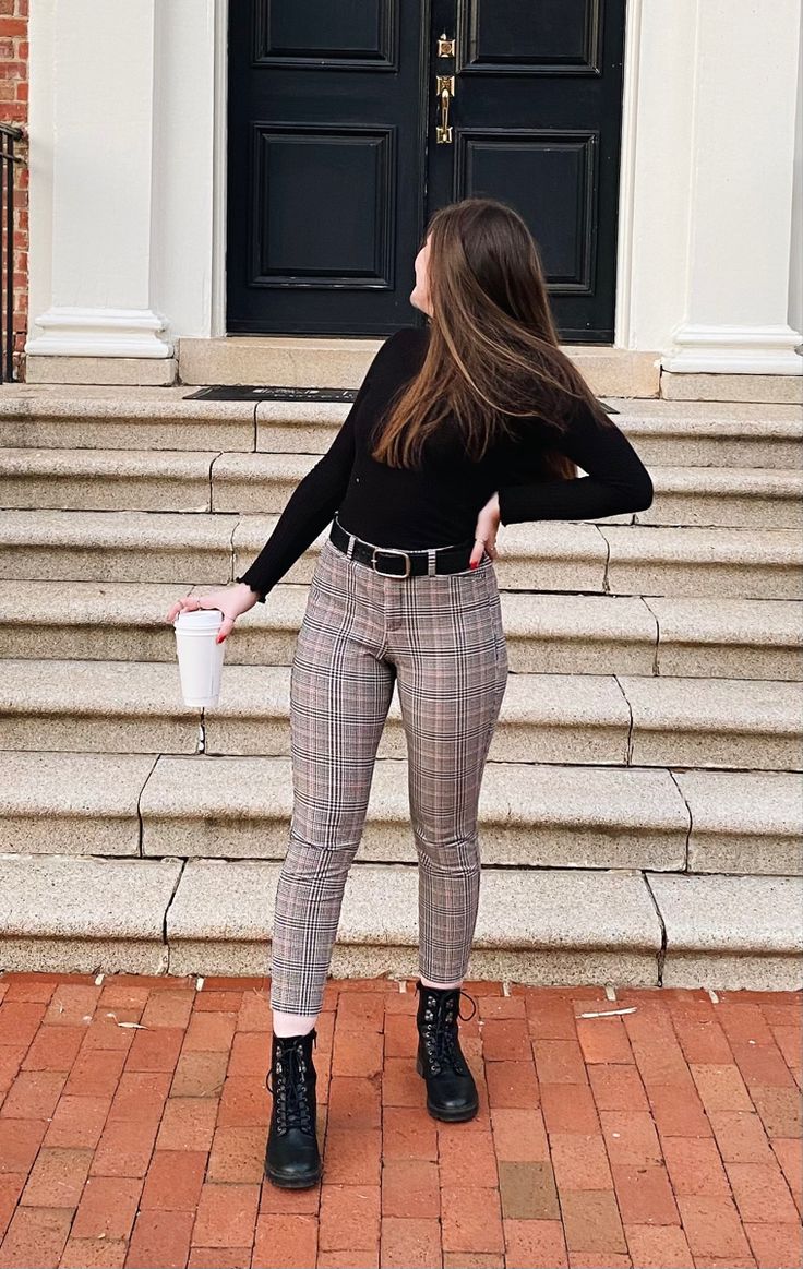 Business Casual Plaid Pants, Plaid Business Pants, Fitted Plaid Pants Outfit, White And Black Plaid Pants Outfit, Plaid Print Pants Outfit, Plaid Office Pants, Plaid Pants Outfit Women Work, Grey Plaid Pants Outfit Work, Business Casual Outfits Plaid Pants