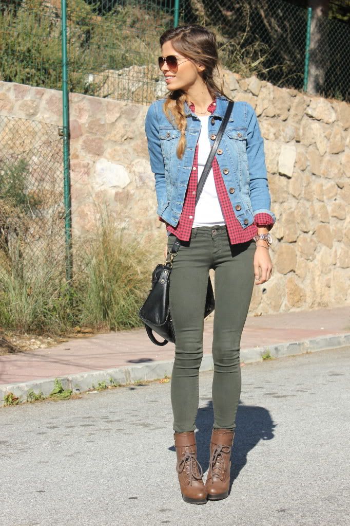 I love this look. I just hate how short my torso looks with a shirt tucked in. Olive Jeans, Olive Pants, Khaki Jeans, Mode Casual, Looks Street Style, Green Pants, Fall Winter Outfits, Outfits Casuales, Moda Fashion