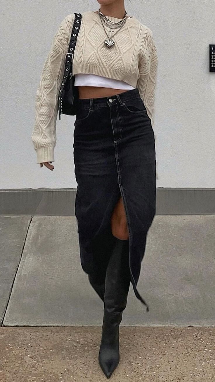 Maxi Skirt Outfits, Berlin Fashion, Black Denim Skirt, Cooler Look, Looks Street Style, Jeans Rock, Outfit Inspo Fall, Skirt Outfit, Fall 2023