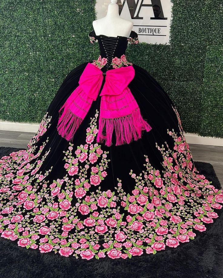 Mexican Theme Quinceanera Dresses, Black Quinceanera, Vestido Charro, Mexican Quinceanera, Mexican Quinceanera Dresses, Quinceanera Themes Dresses, Charro Quinceanera Dresses, Quince Dresses Mexican, Pretty Quinceanera Dresses