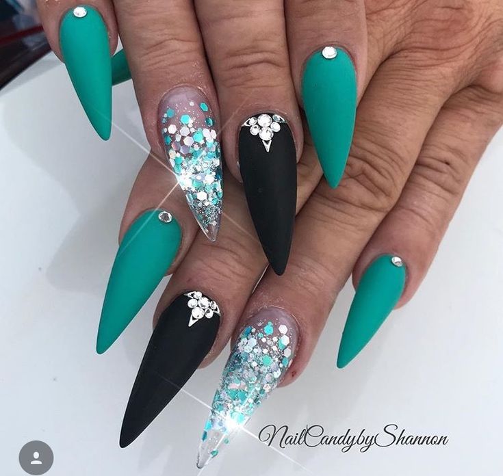 Teal and black nails Teal Acrylic Nails, Long Black Nails, Teal Nail Designs, Aqua Nails, August Nails, Teal Nails, Summer Acrylic Nails, Nail Designs Glitter, Acrylic Nails Coffin