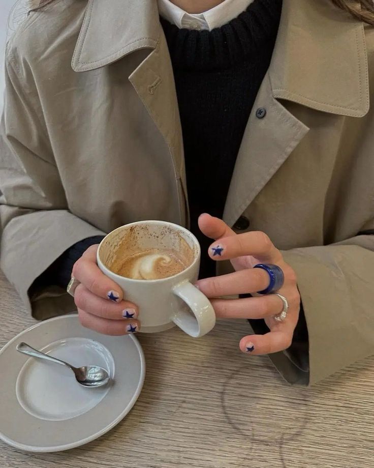 Rainy Day Outfit, Coffee Art, Favorite Products, Blue Nails, Almond Nails, White Nails, Body Care, Pin Up, Coffee Cups