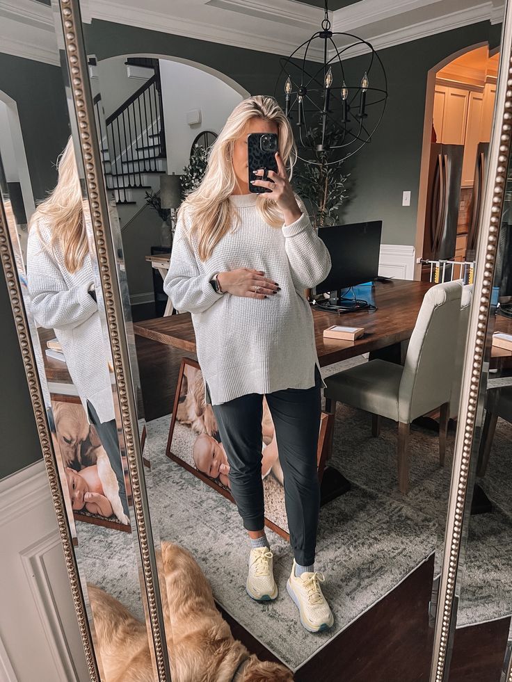 Cute Fall Maternity Outfits, Maternity Athleisure Outfits, Pregnancy Outfits Casual, Maternity Capsule Wardrobe, Spring Maternity Outfits, Fall Maternity Outfits, Maternity Lounge Wear, Casual Maternity Outfits, Trendy Mom Outfits