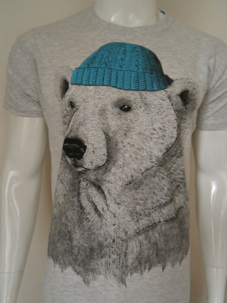 Poor polar bear, He is freezing... Such a beautiful art work ! Printed on a relaxed fit t shirt. Casual White T-shirt With Bear Design, Casual White T-shirt With Bear Print, Polar Bear, Cotton T Shirt, Art Work, Beautiful Art, D Art, Cotton Tshirt, Gender Neutral