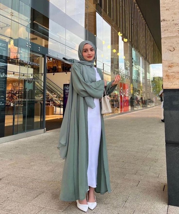 Abaya Fashion Casual, Trending Abaya, Hijabi Mode, Hijab Stile, Islamic Modest Fashion, Abaya Outfit, Moslem Fashion, Hijab Abaya, Trend Outfit