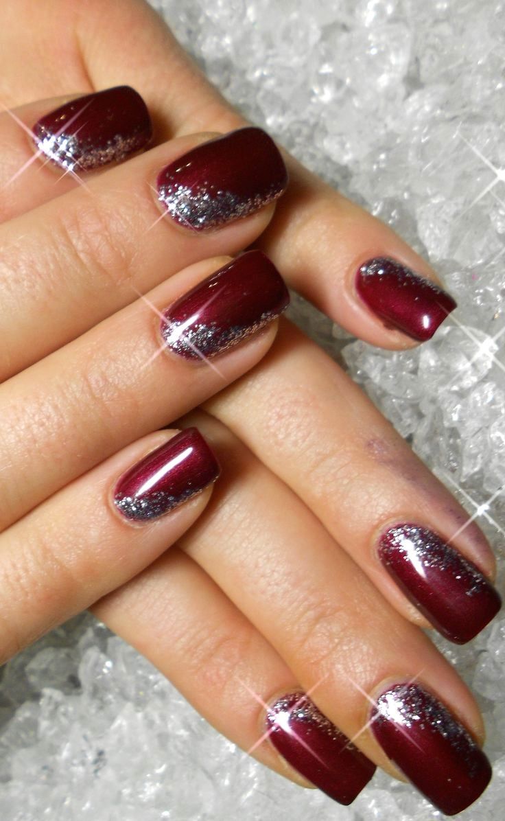 Red Christmas Nails, Christmas Gel, Classy Nail, Classy Nail Designs, Christmas Gel Nails, Makijaż Smokey Eye, Burgundy Nails, Red And Silver, Winter Nail Designs