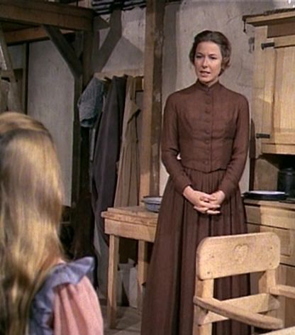 Little House On The Prairie | ... Ingalls wearing brown pioneer dress in Little House on the Prairie Chip And Joanna Gaines Costume, Little House On The Prairie Dress, Pioneer Dresses, Caroline Ingalls, Halloween Snack Mix, Ingalls Family, Pioneer Dress, Best Couples Costumes, Chip And Jo