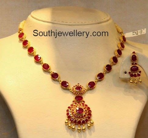 simple ruby necklace Haaram Designs, Silk Kurtis, Ruby Necklace Designs, Mango Mala, Ruby Jewelry Necklaces, Latest Indian Jewellery, Ruby Jewellery, Simple Jewellery, Stone Necklaces