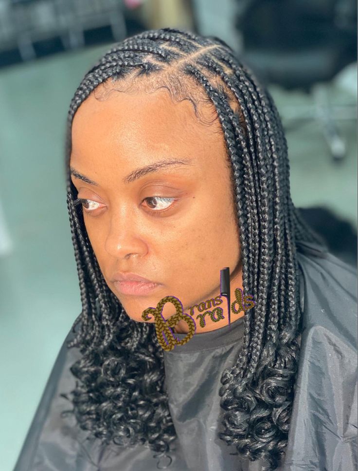 Small Knotless Box Braids With Curls Bob, Shorts Braids With Curls, Short Notlessbox Braids With Curls, Short Medium Knotless Braids, Knotless Box Braids Short Length, Short Box Braids Hairstyles Shoulder Length, Small Box Braids With Curly Ends, Bob Length Knotless Braids, Short Knotless Box Braids