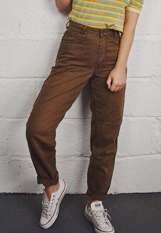 Brown Levis Jeans Outfit, Brown Mom Jeans Outfit, Brown Jeans Outfit, Levi Jeans Outfit, Throwback Outfits, Boyfriend Jeans Outfit, Mom Jeans Outfit, 2022 Style, Types Of Jeans