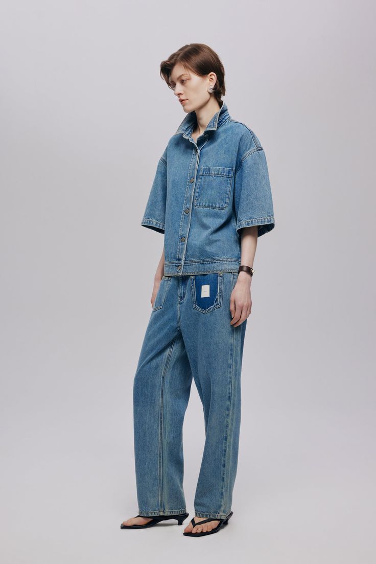 Details: Vintage workwear jeansDeconstructed reverse pockets for a unique look.Scoop pockets with colour blocking prints, rich in texture.Slightly curved, loose-fitting nine-minute tapered trouser shape Materials & Care: Cotton: 89.2 %Polyester: 8.4 %Other fibres: 2.4% Hand wash | Dry clean Do not bleach Size & Fit: Model is 5'7", Bust 32, Waist 24, Hips 35, wearing a size S Item #: JN3DP06 Modern Jeans With Patch Pockets For Work, Modern Work Jeans With Patch Pockets, Relaxed Fit Jeans With Pockets In Recycled Denim, Oversized Straight Leg Jeans For Workwear, Wide Leg Recycled Denim Pants For Work, Spring Tapered Jeans With Pockets, Spring Tapered Jeans, Denim Blue Pants With Patch Pockets In Rigid Denim, Spring Rigid Denim Cargo Jeans For Workwear