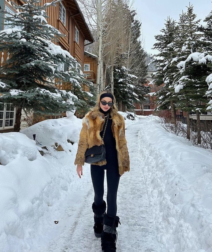 Aspen Outfit Winter, Ski Trip Outfit, Apres Ski Outfits, Ski Aesthetic, Apres Ski Style, Apres Ski Party, Chique Outfit, Colorado Outfits, Mountain Outfit